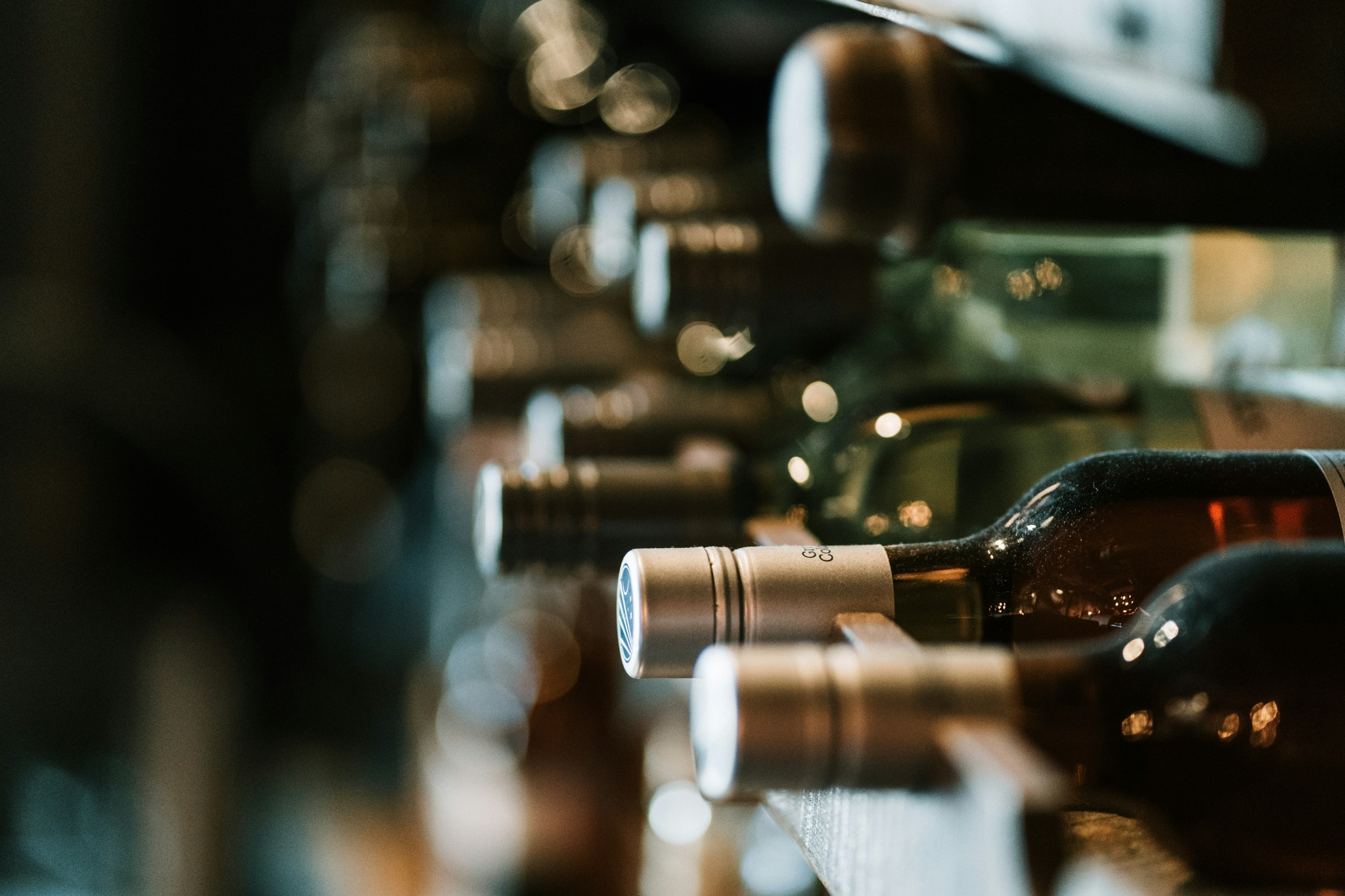 Vinhos preservados na adega do Studio OPUS